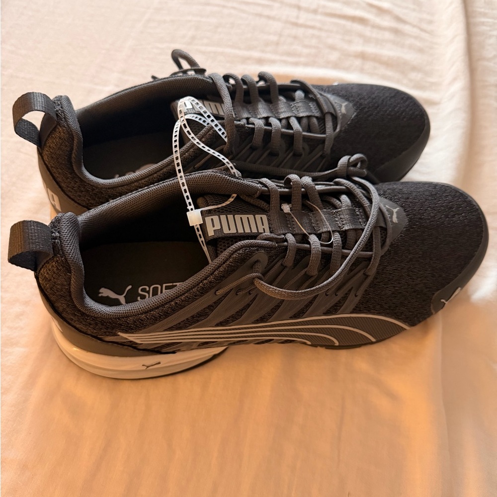Puma Men's Gray and Black Sneakers